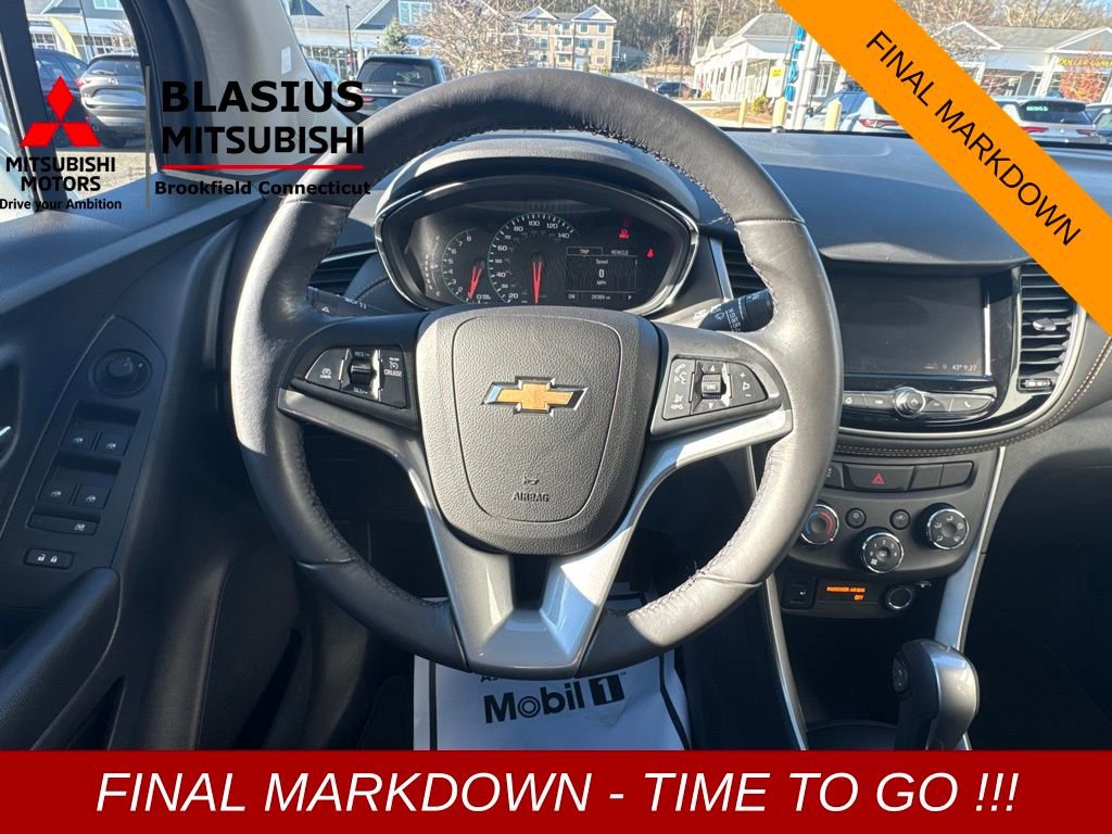 Used 2022 Chevrolet Trax LT w/ LT Convenience Package image 28