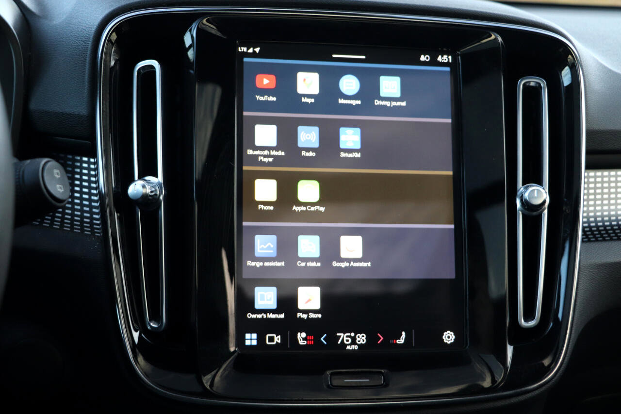 Used 2022 Volvo XC40 P8 Recharge Plus image 27