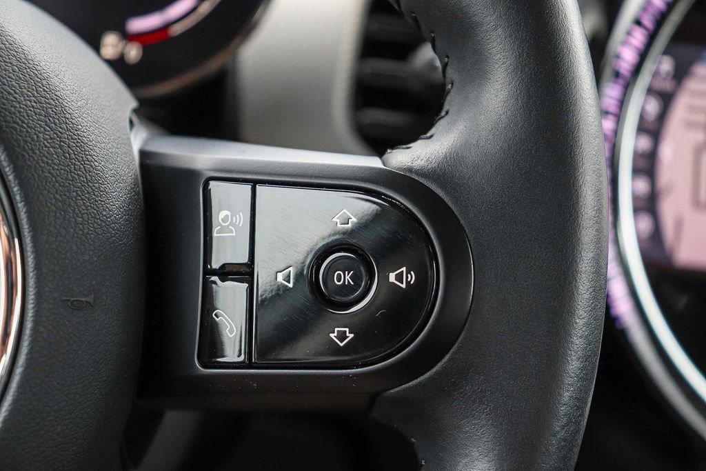 Used 2024 MINI Cooper 4-Door Hardtop image 28