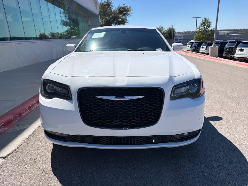 Used 2022 Chrysler 300 S RWD image 2