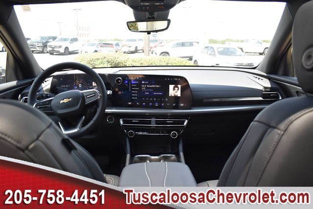 New 2027 Chevrolet Traverse LT w/ Sun and Wheel Package FWD image 3