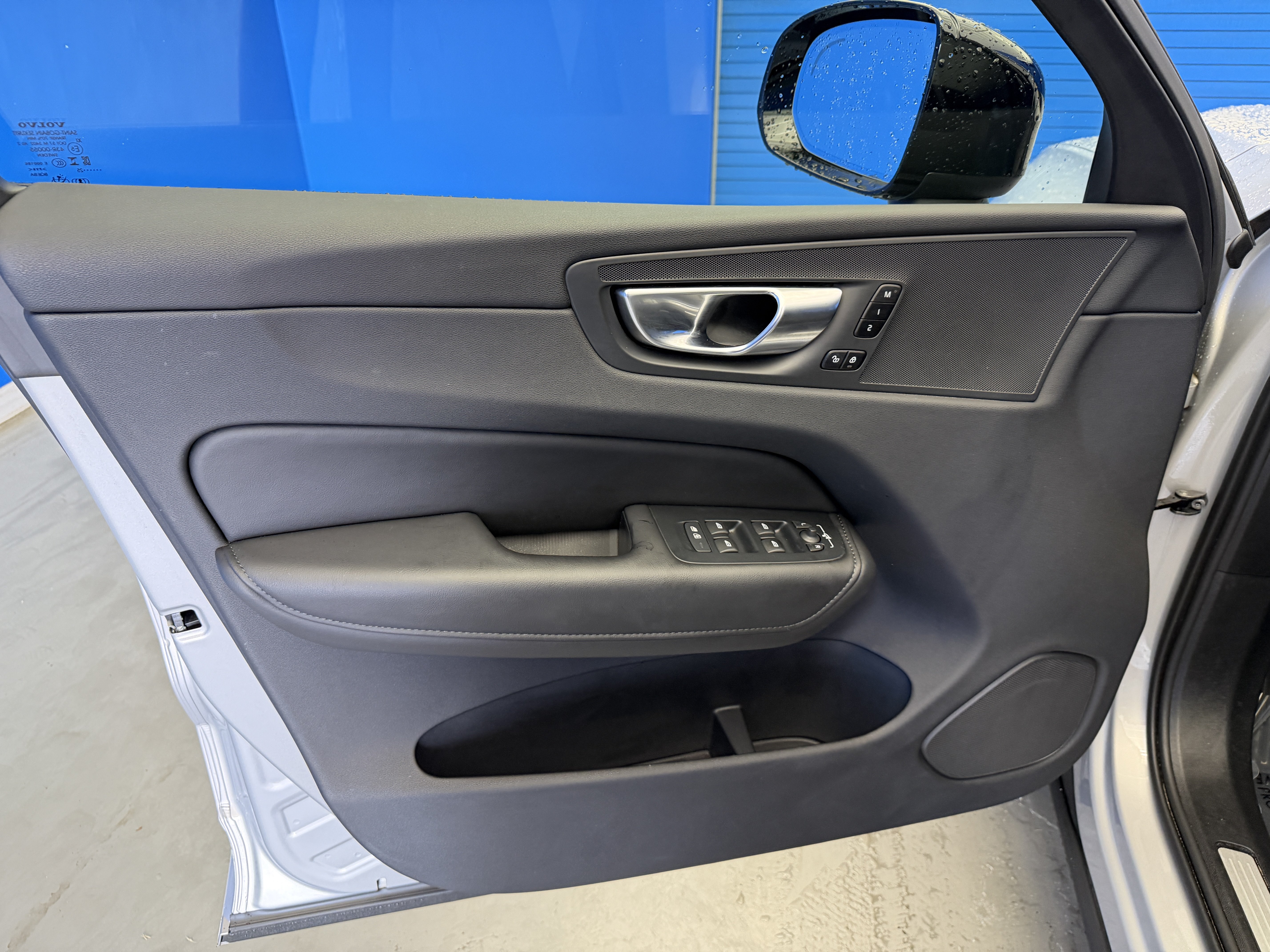 Used 2025 Volvo XC60 B5 Plus AWD/4WD image 9