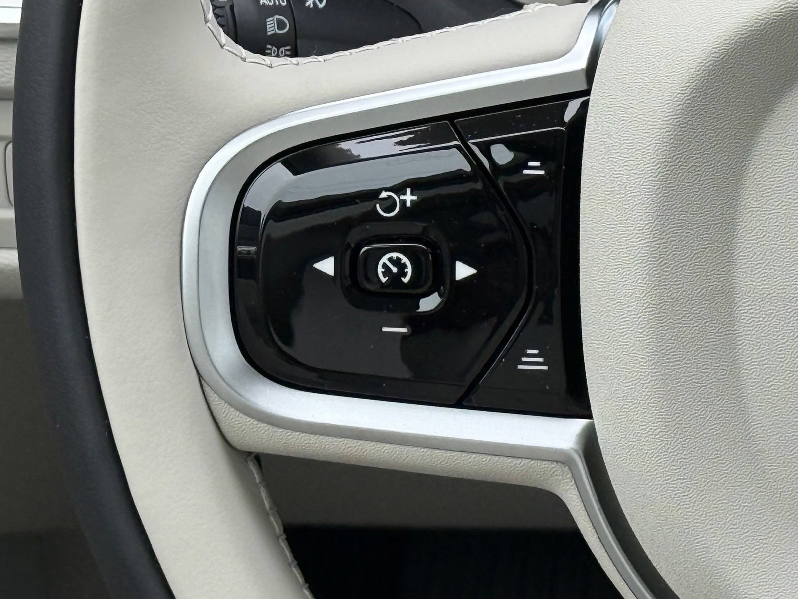 New 2026 Volvo XC60 T8 Ultra w/ Protection Package Premier AWD/4WD image 34