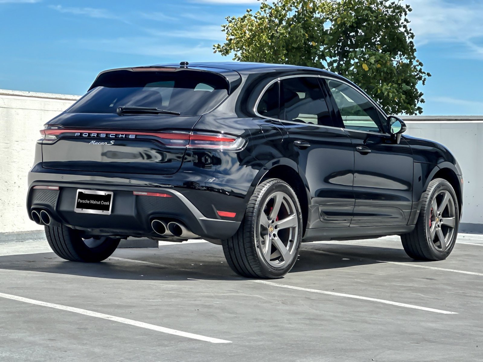 Certified 2023 Porsche Macan S AWD/4WD image 9