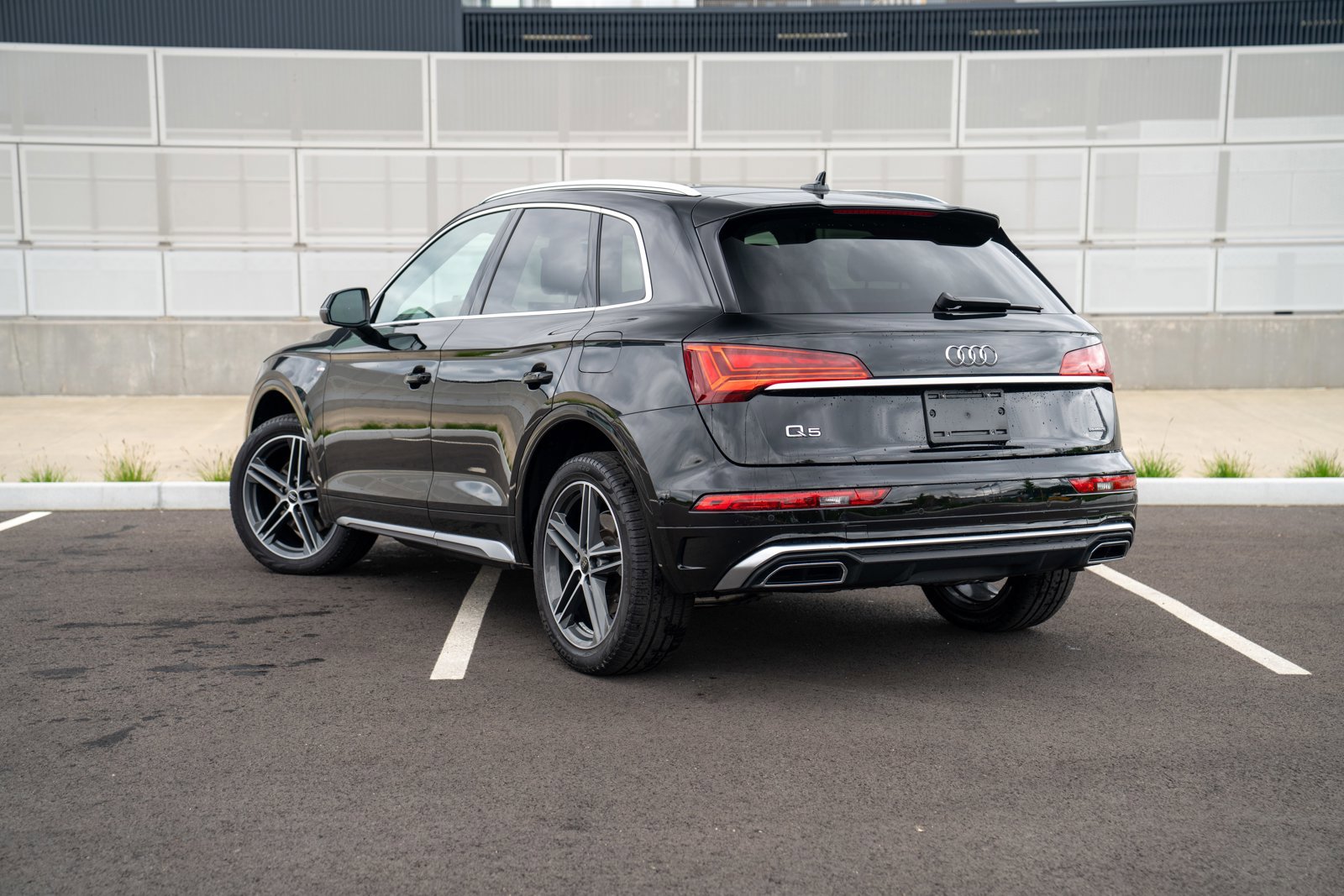 Used 2021 Audi Q5 e Premium Plus w/ Premium Plus Package AWD/4WD image 3