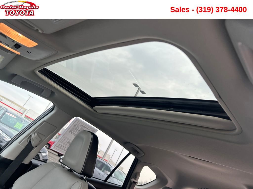 Used 2016 Toyota RAV4 Limited image 18