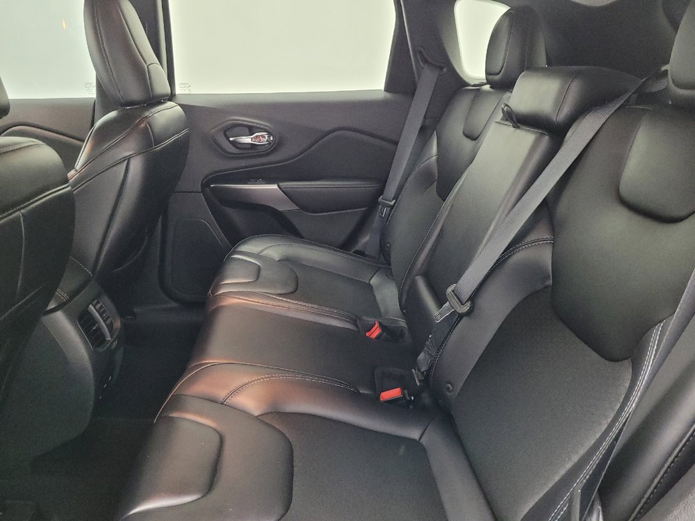 Used 2019 Jeep Cherokee Latitude Plus w/ Cold Weather Group AWD/4WD image 18