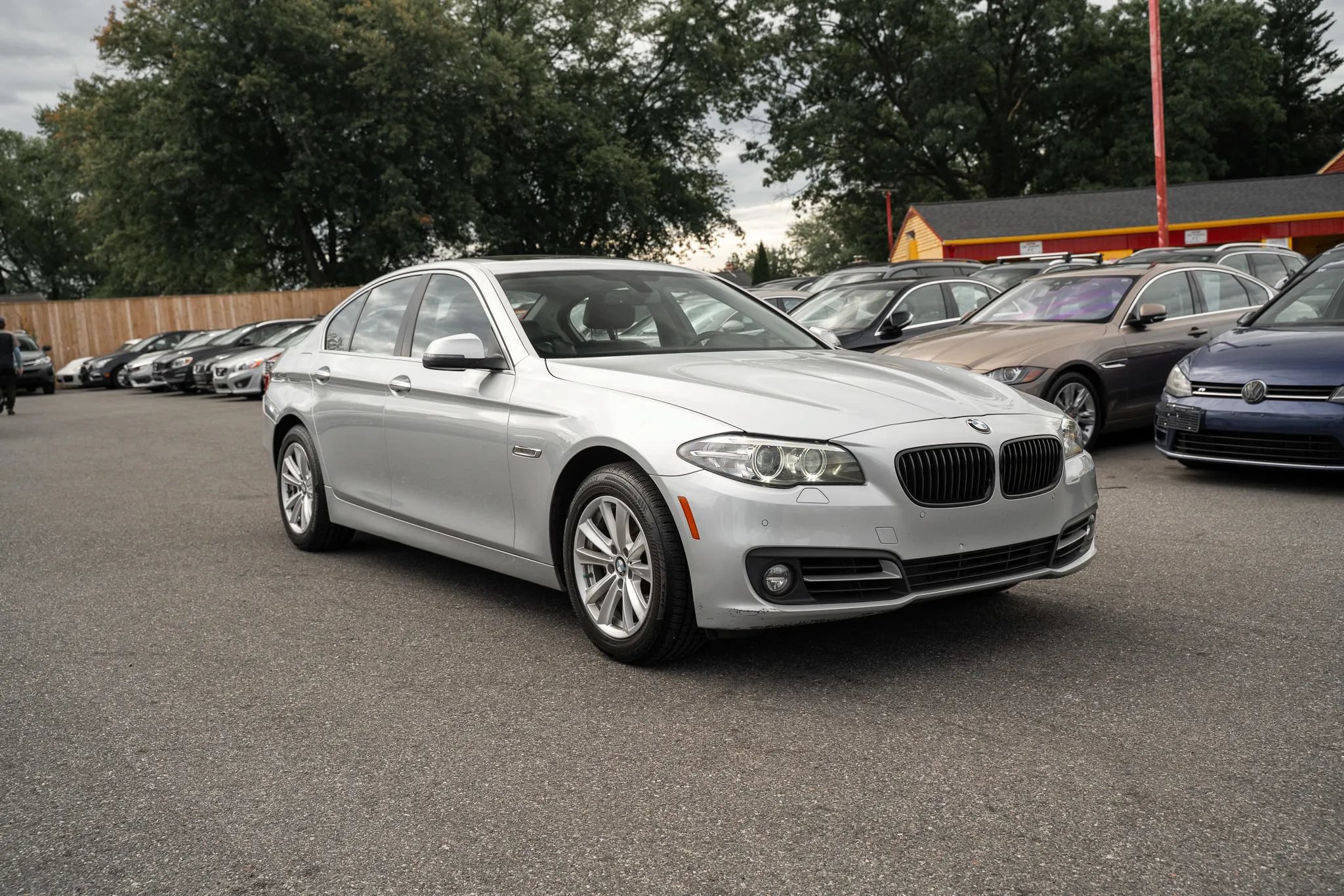 Used 2016 BMW 528i xDrive Sedan w/ Premium Package AWD/4WD image 4
