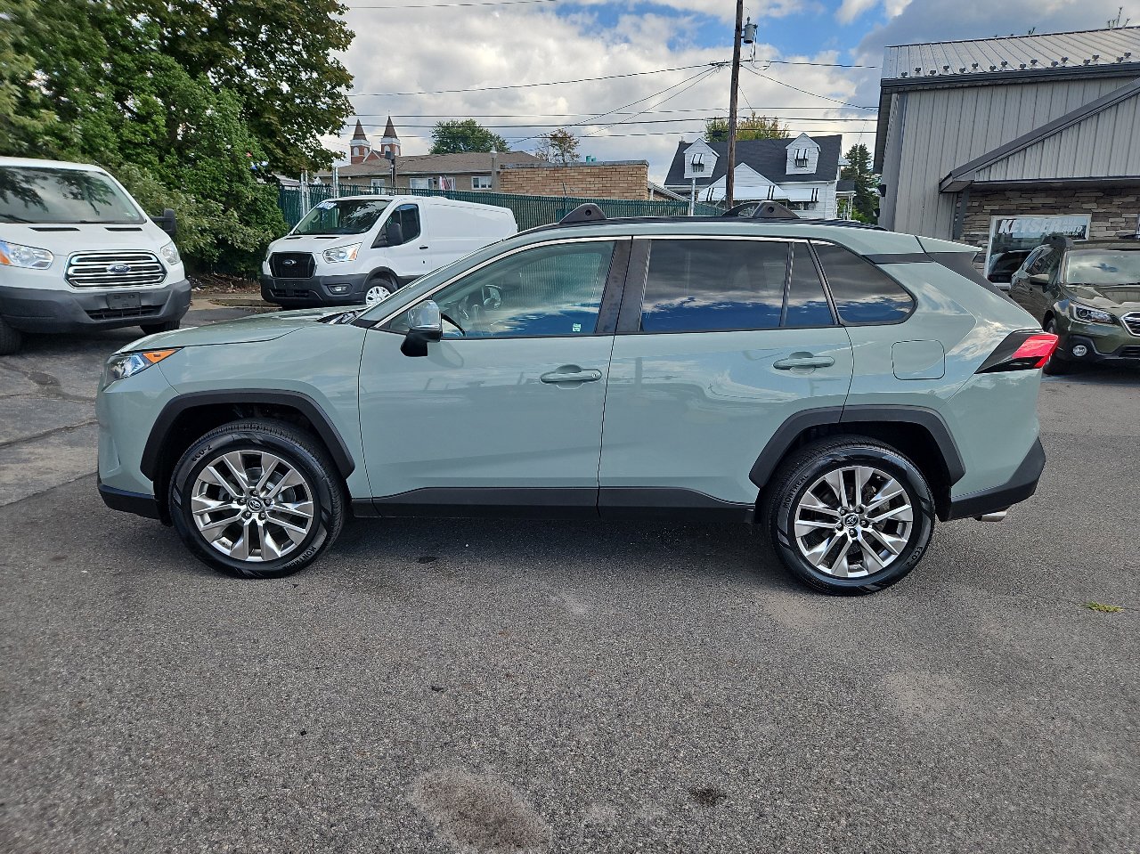 Used 2019 Toyota RAV4 XLE Premium image 6