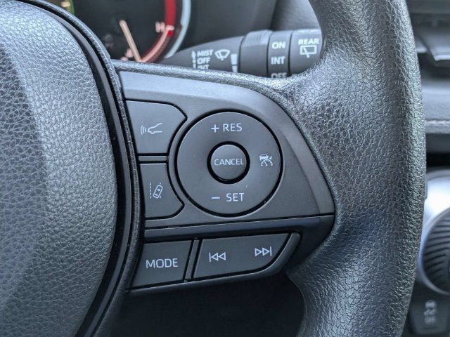 Used 2025 Toyota RAV4 XLE FWD image 24
