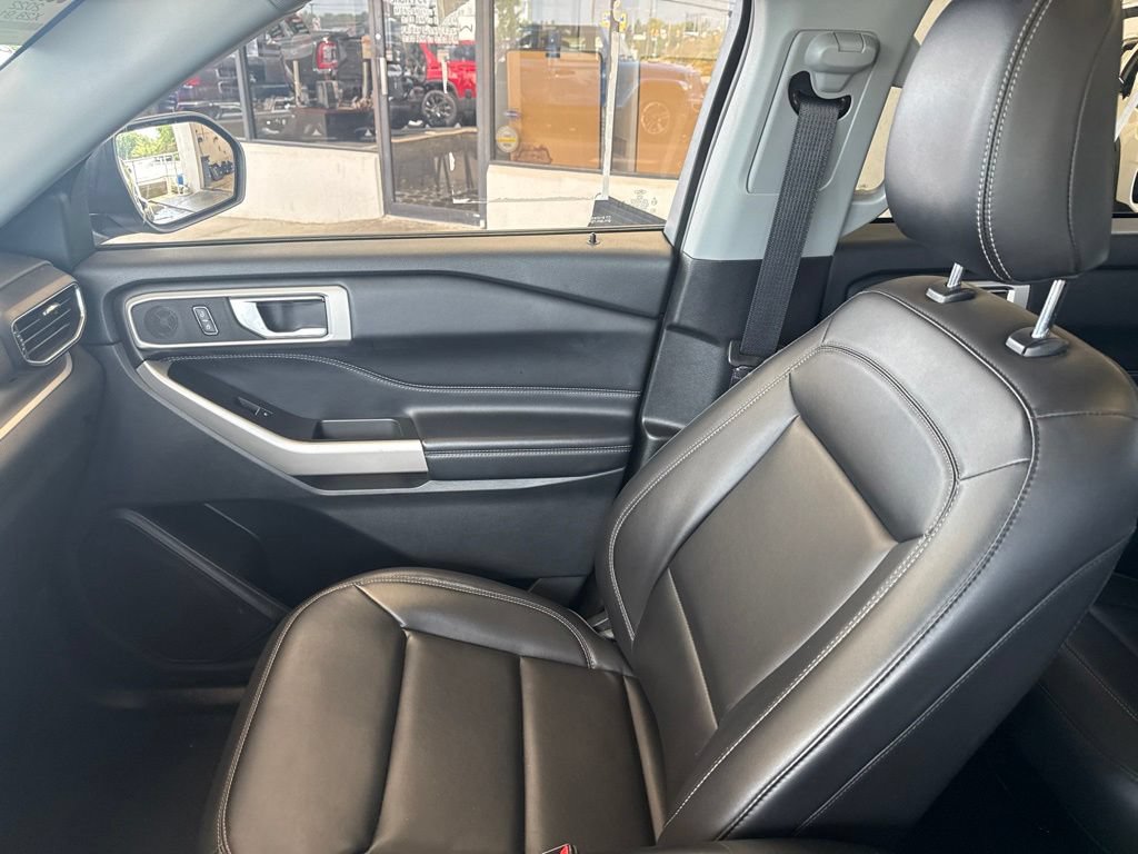 Used 2022 Ford Explorer XLT w/ Equipment Group 202A AWD/4WD image 24