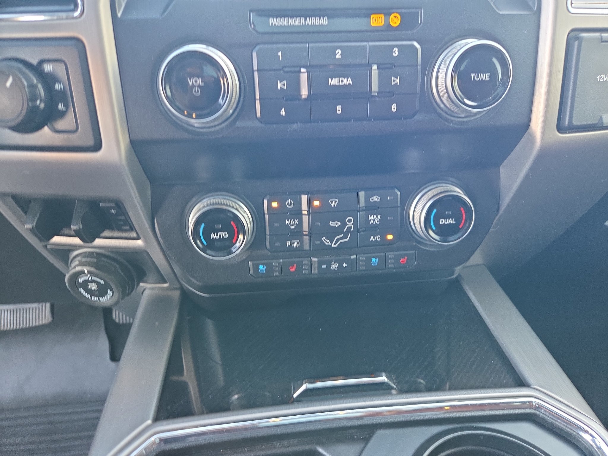 Used 2020 Ford F350 Platinum AWD/4WD image 29