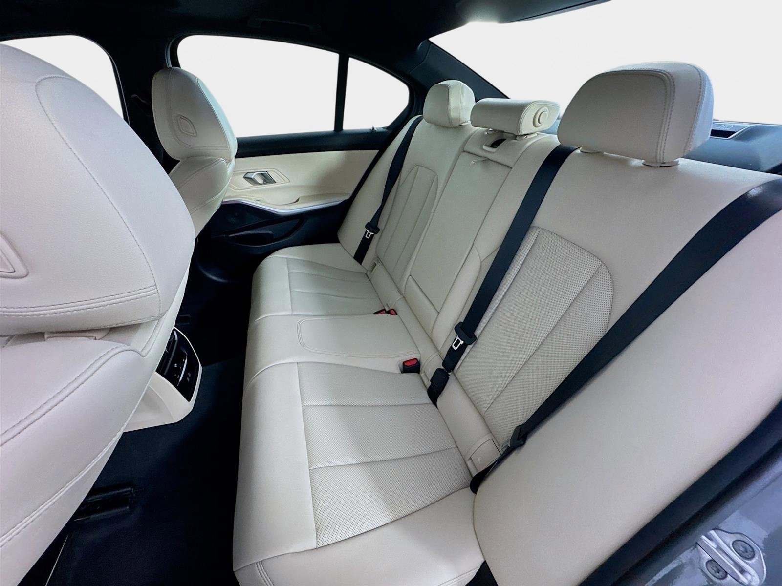 Used 2024 BMW 330i Sedan w/ Premium Package image 23