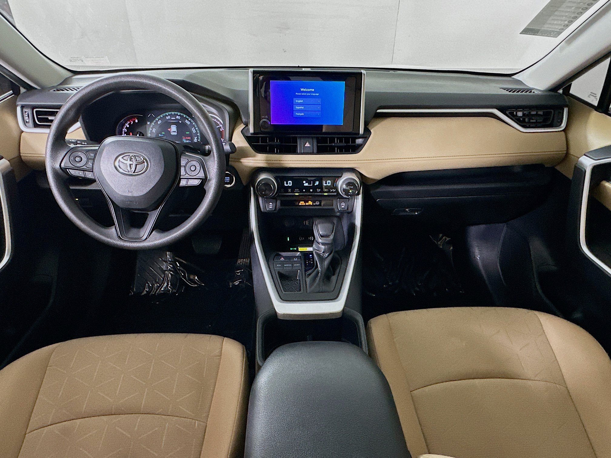 Used 2024 Toyota RAV4 XLE FWD image 27