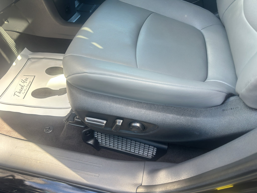 Used 2024 Toyota Sienna XLE FWD image 18