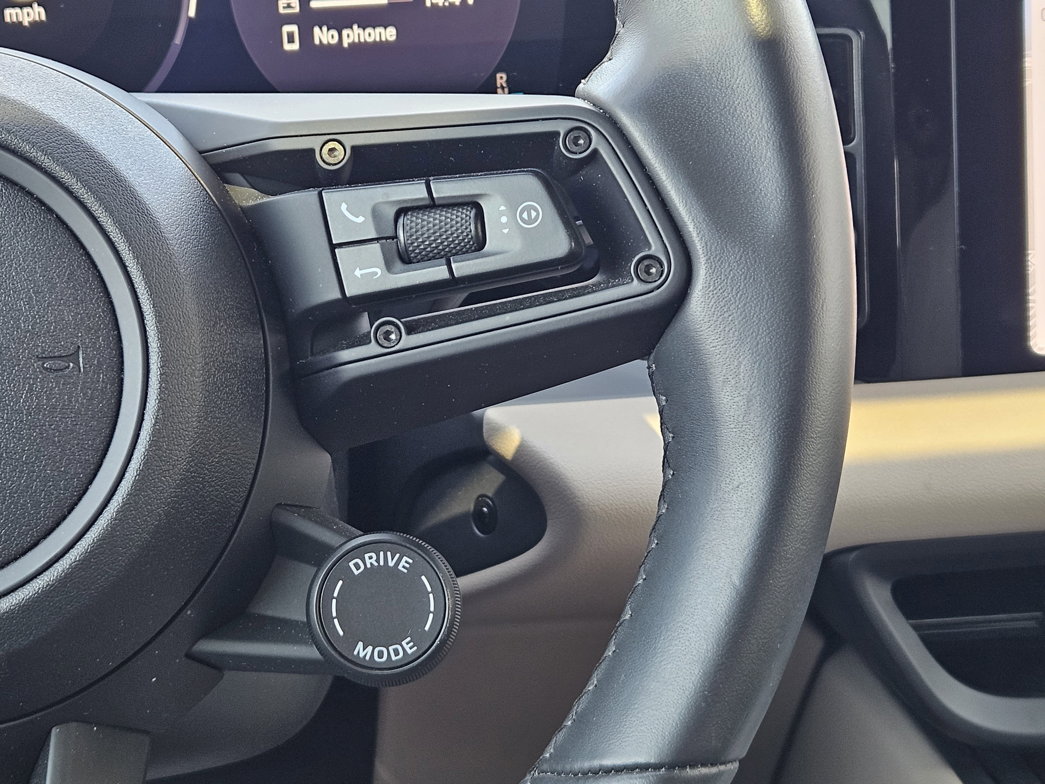 Certified 2025 Porsche Macan 4 Electric image 27