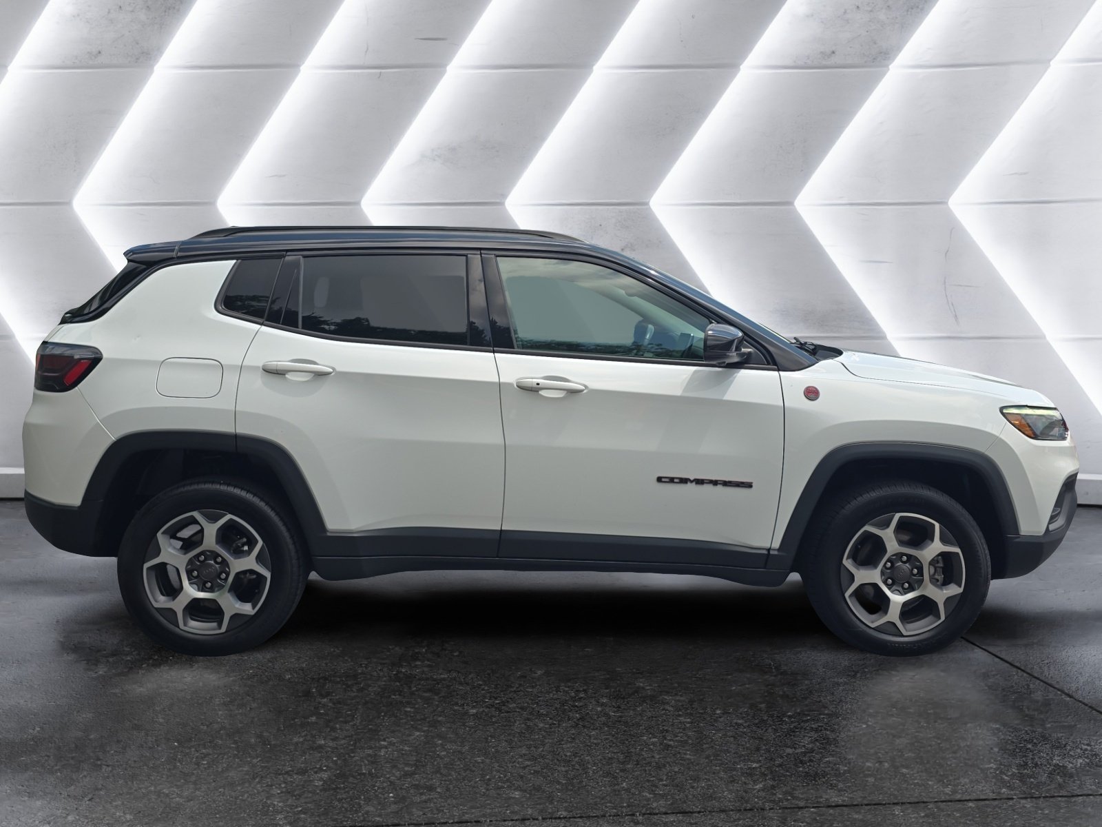 Used 2022 Jeep Compass Trailhawk w/ Trailhawk Elite Group AWD/4WD image 6