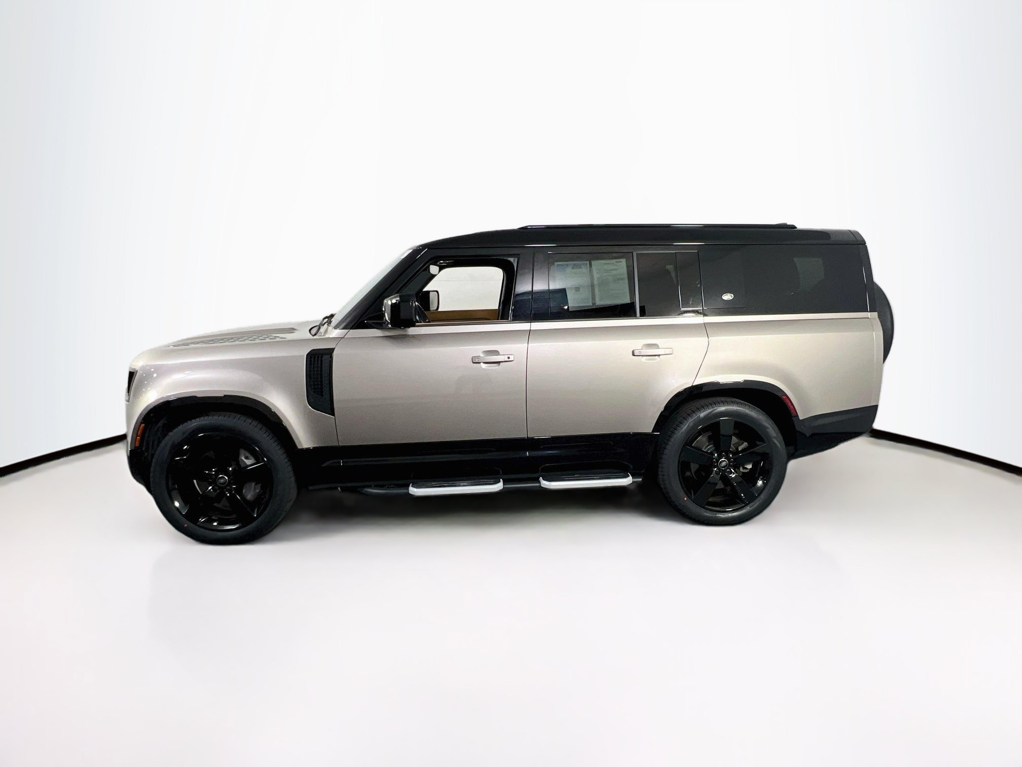 Used 2023 Land Rover Defender 130 X-Dynamic SE AWD/4WD image 8