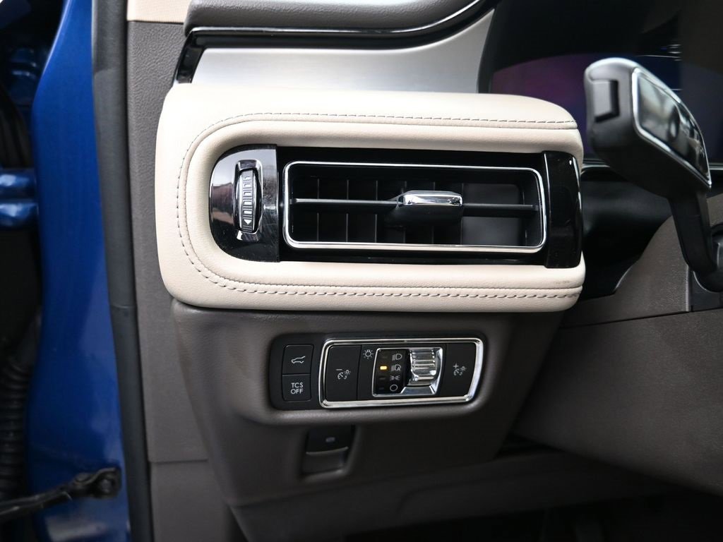 Used 2021 Lincoln Nautilus FWD w/ Equipment Group 101A image 14