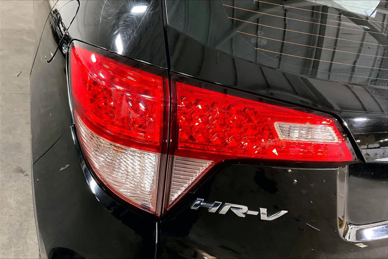 Used 2016 Honda HR-V LX image 29