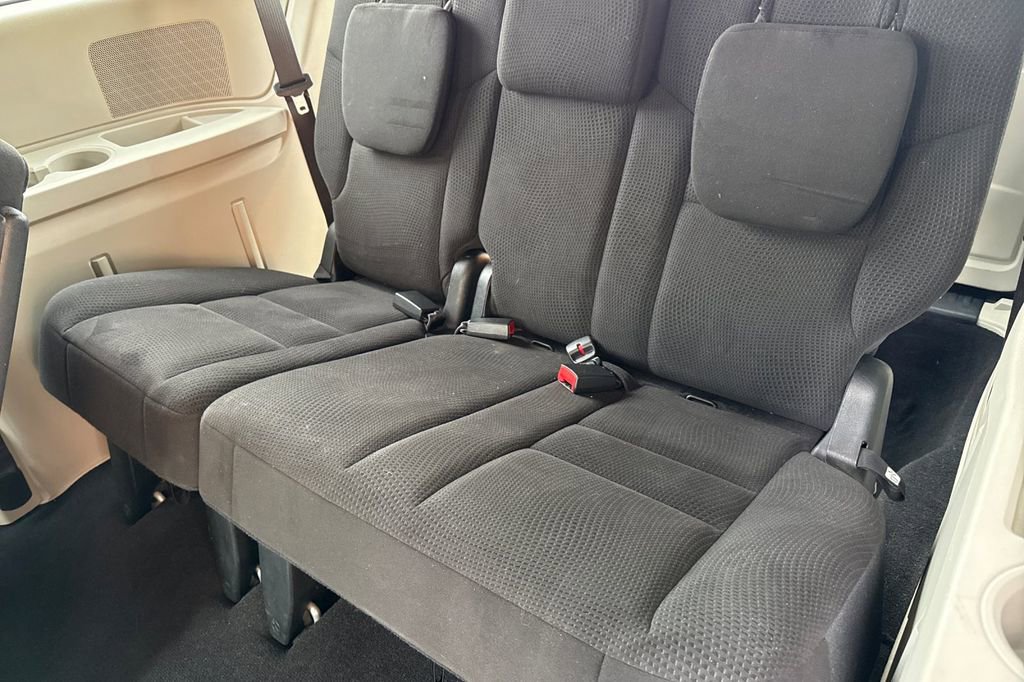 Used 2016 Dodge Grand Caravan SE image 22