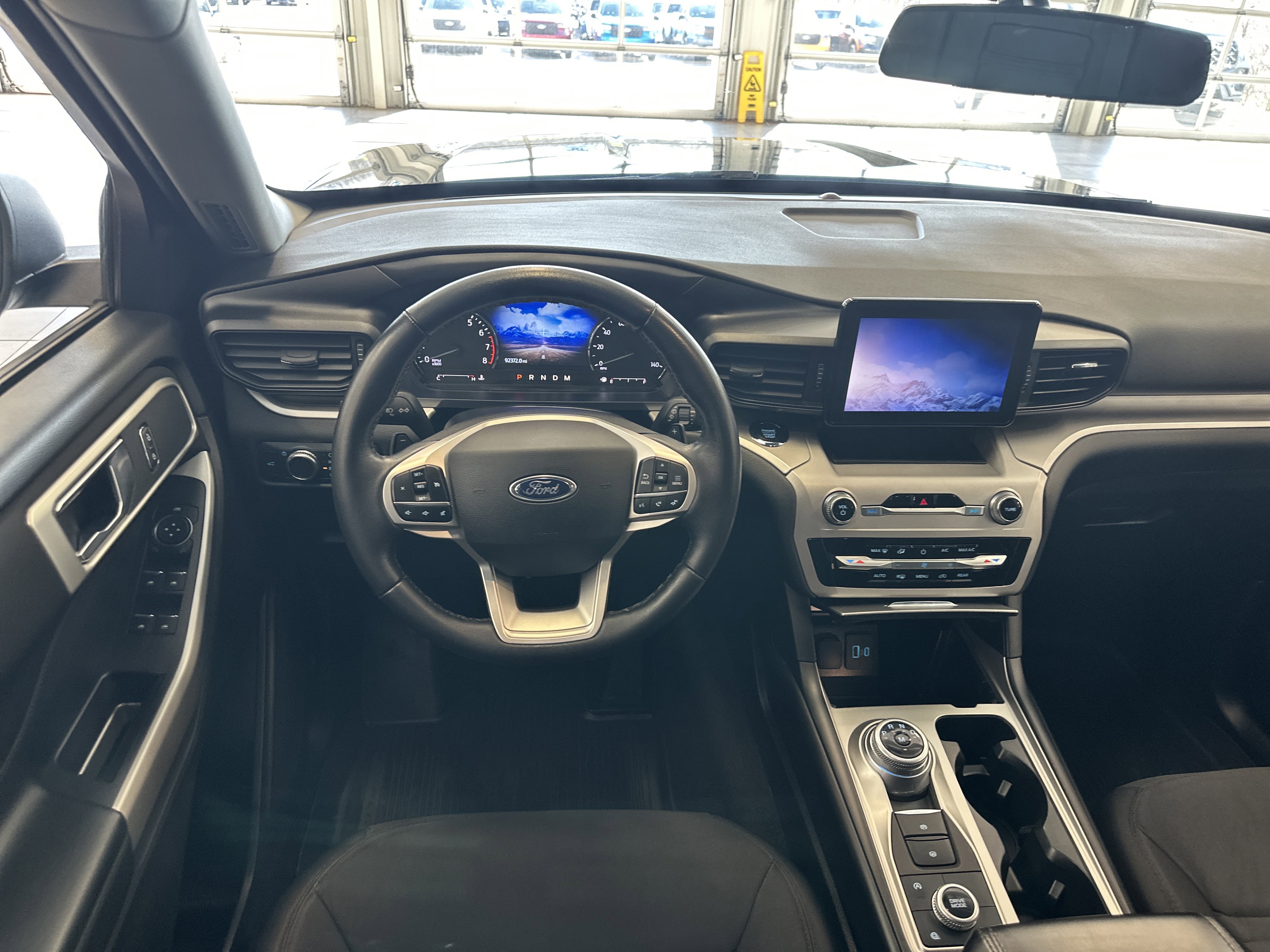 Used 2020 Ford Explorer XLT image 2
