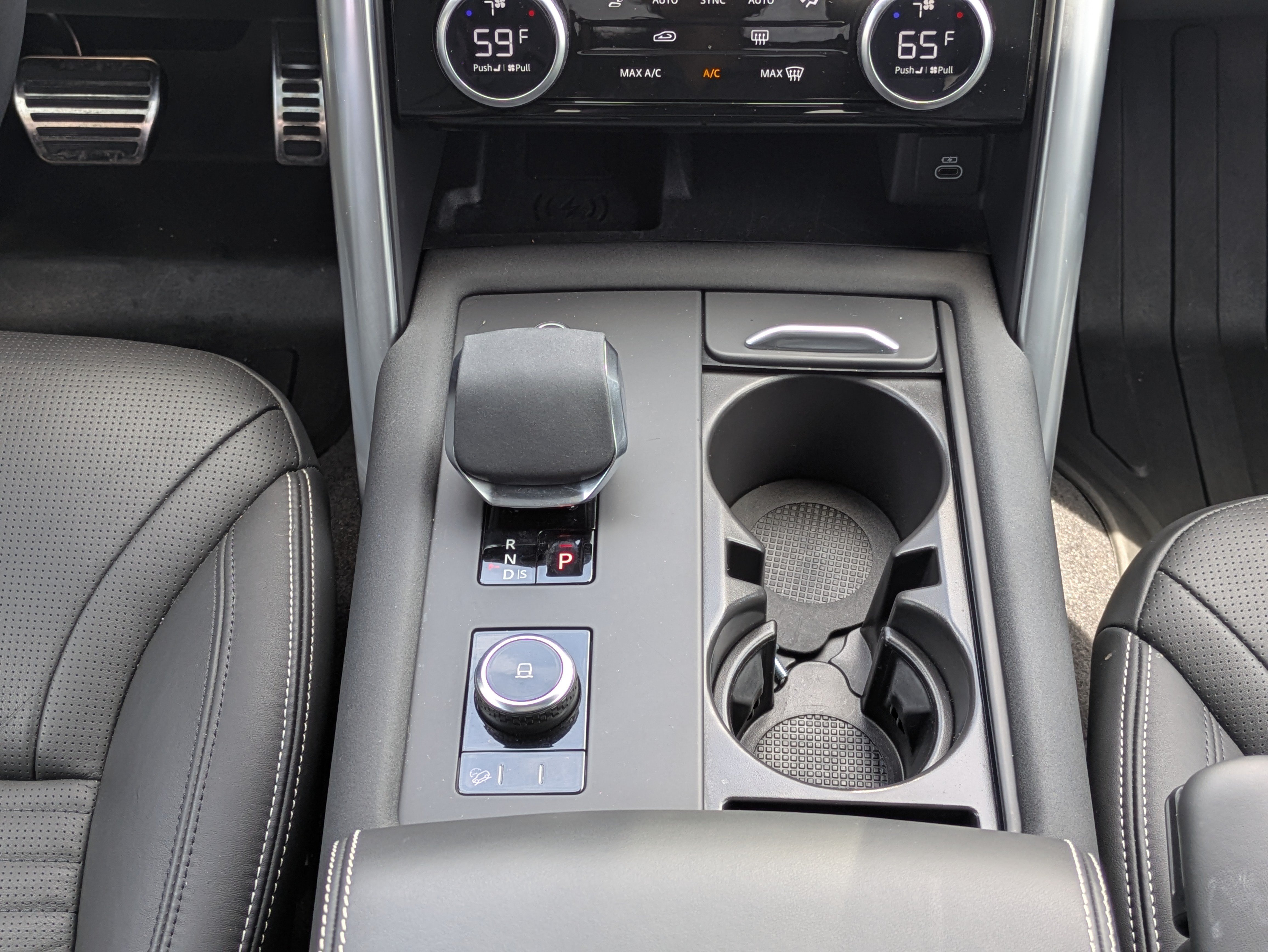 Used 2025 Land Rover Discovery Metropolitan Edition AWD/4WD image 19