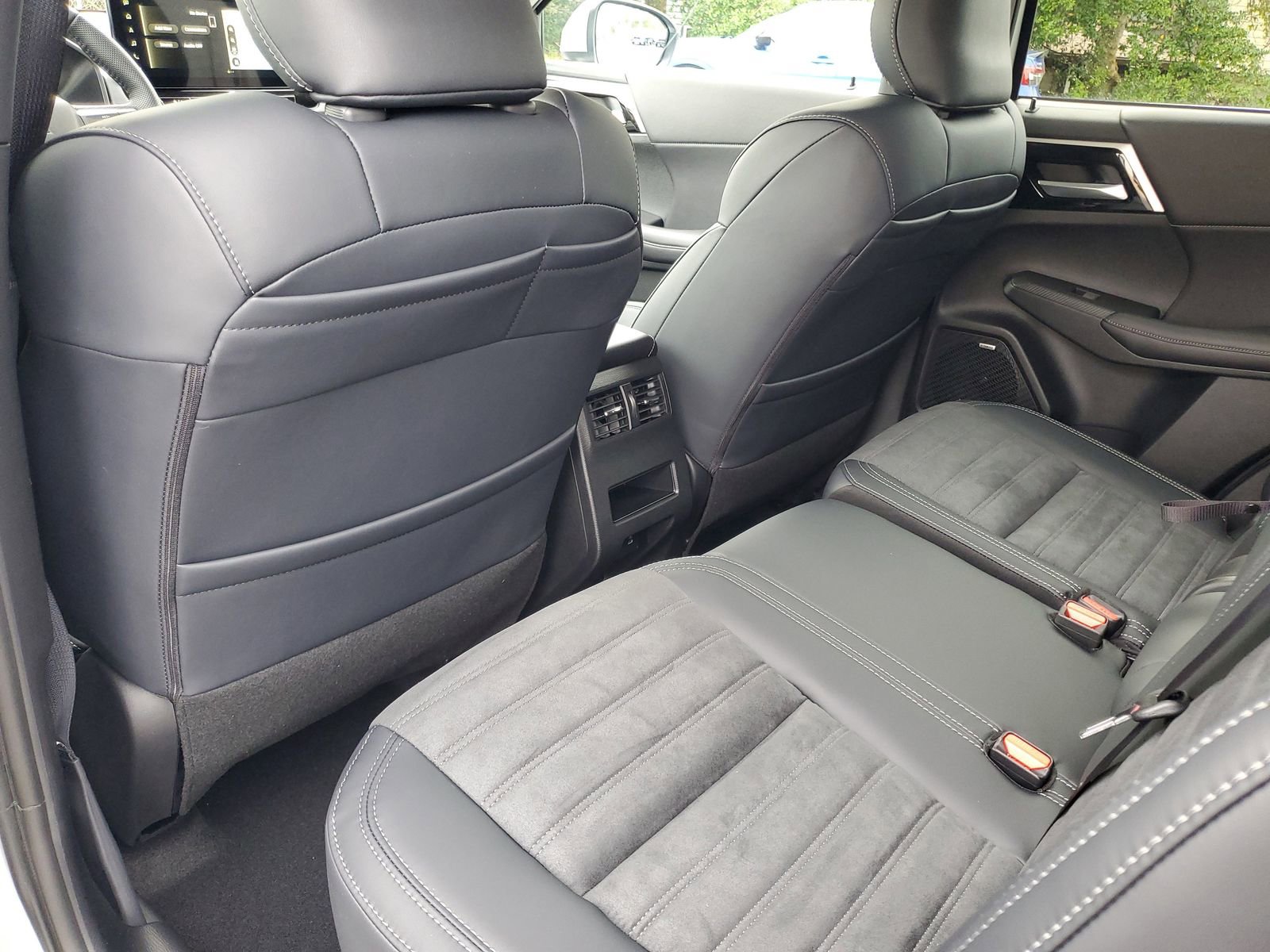 New 2026 Mitsubishi Outlander SE image 21