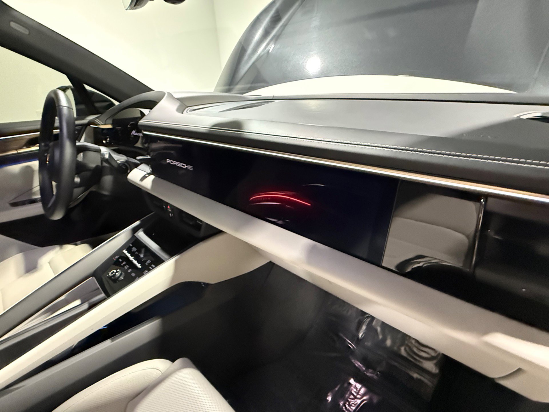 Used 2024 Porsche Macan 4 Electric w/ Premium Package image 65