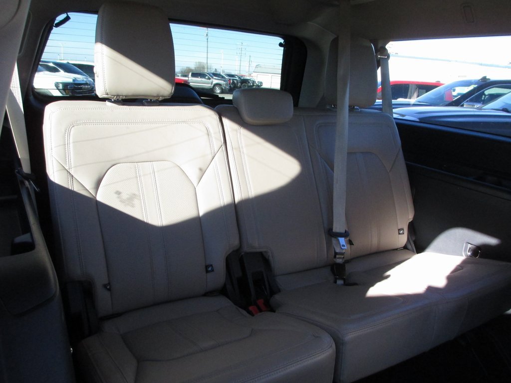 Used 2022 Ford Expedition Max Limited image 26