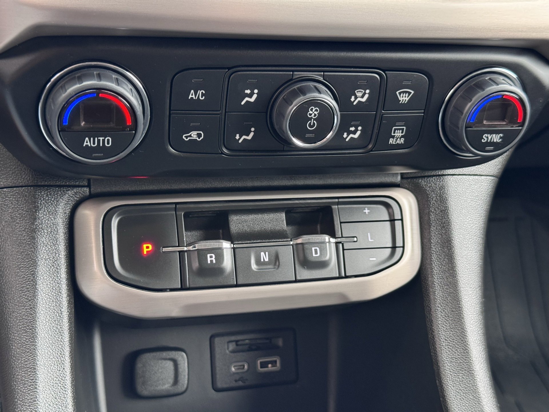 Used 2023 GMC Acadia Denali image 29