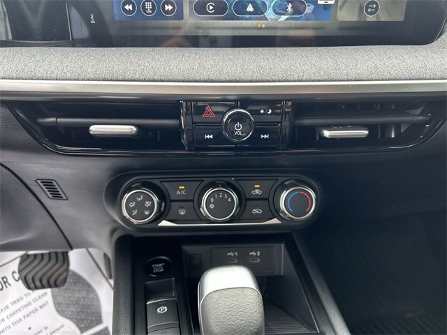 Certified 2025 Nissan Kicks SV image 21