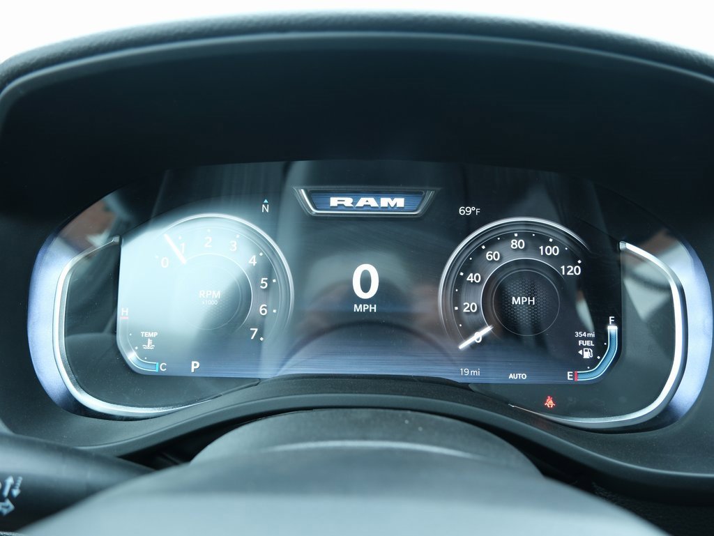 New 2026 RAM 1500 4x4 Crew Cab image 7
