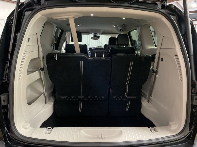 Used 2024 Chrysler Pacifica Touring-L FWD image 25