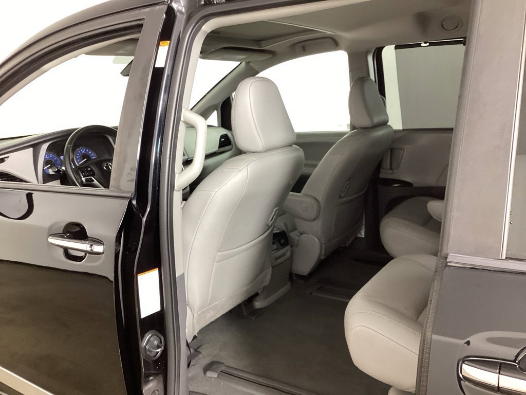 Used 2020 Toyota Sienna XLE FWD image 27