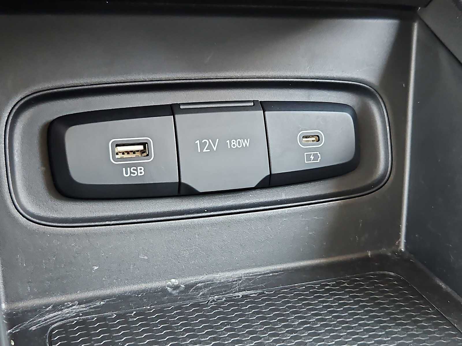 Certified 2024 Hyundai Venue SEL FWD image 30