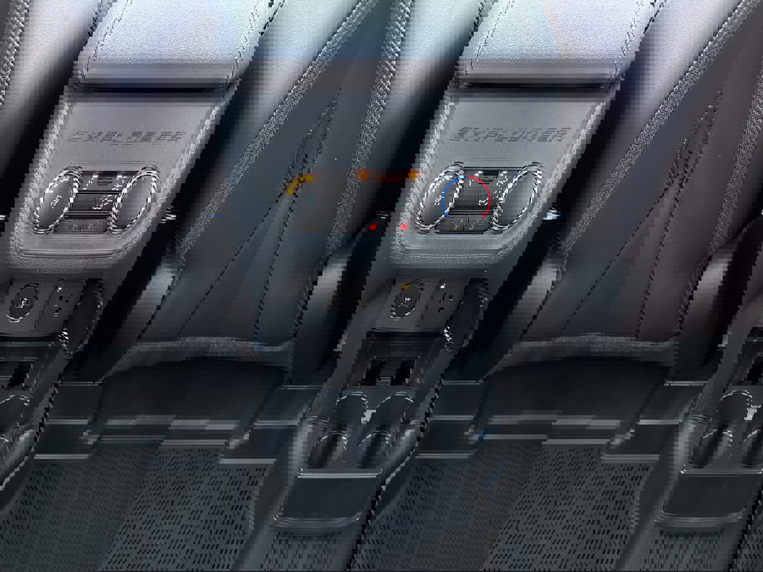 Used 2025 Ford Explorer Platinum w/ Ultimate Package image 25