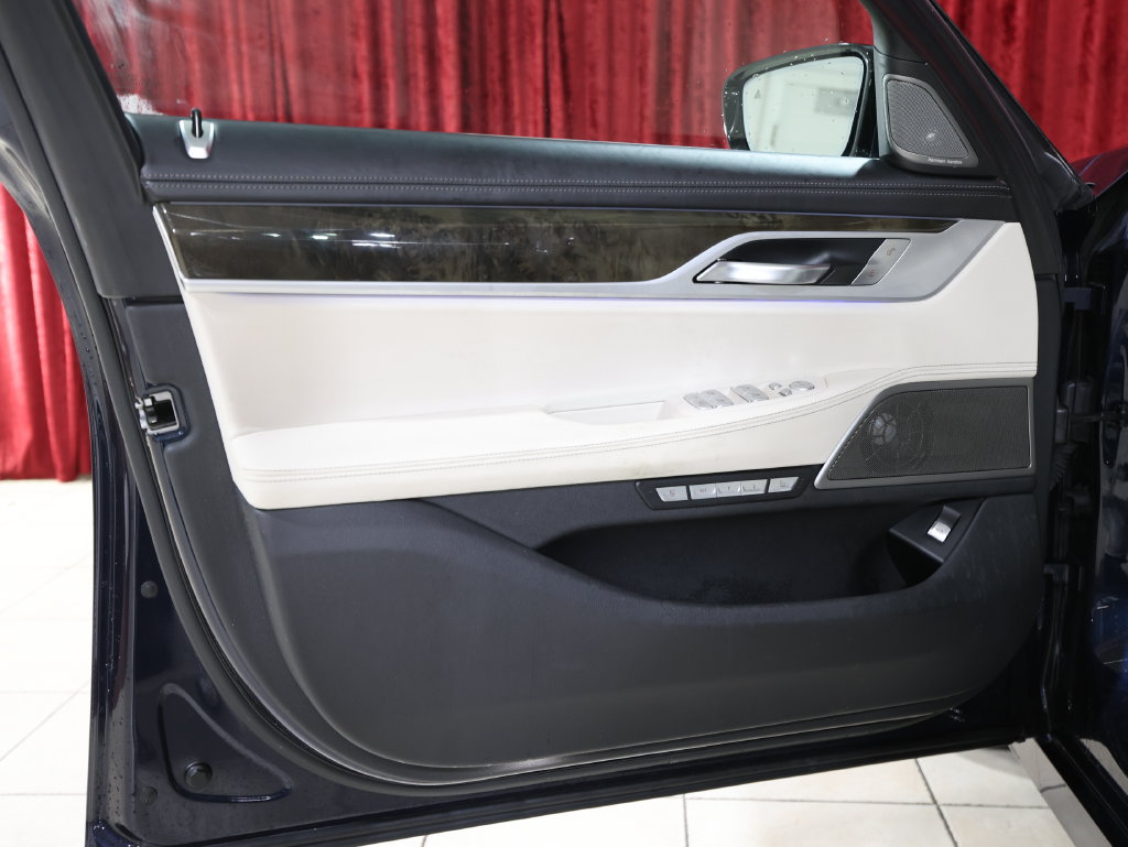 Used 2018 BMW 740i RWD image 8