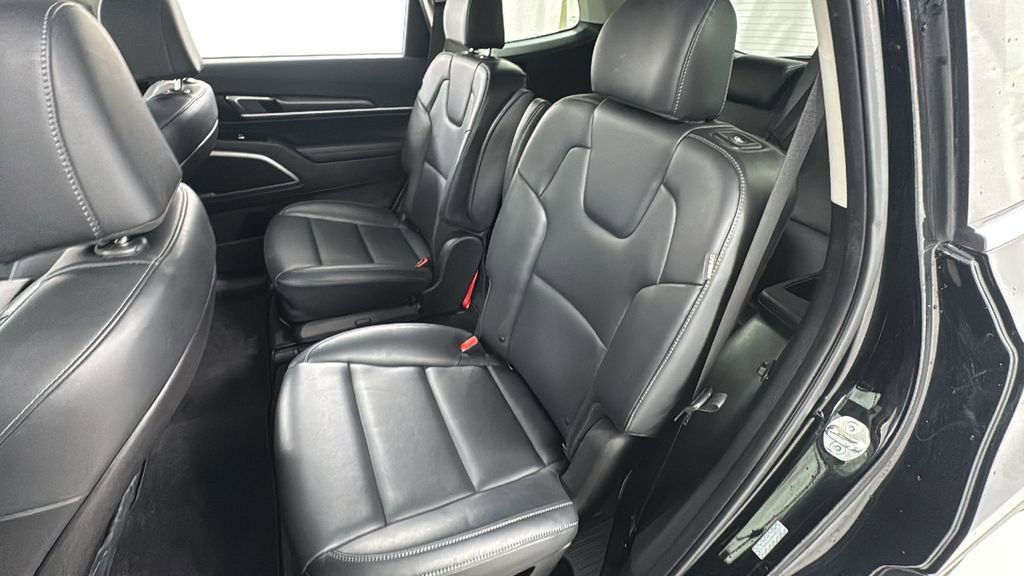 Used 2025 Kia Telluride S image 12