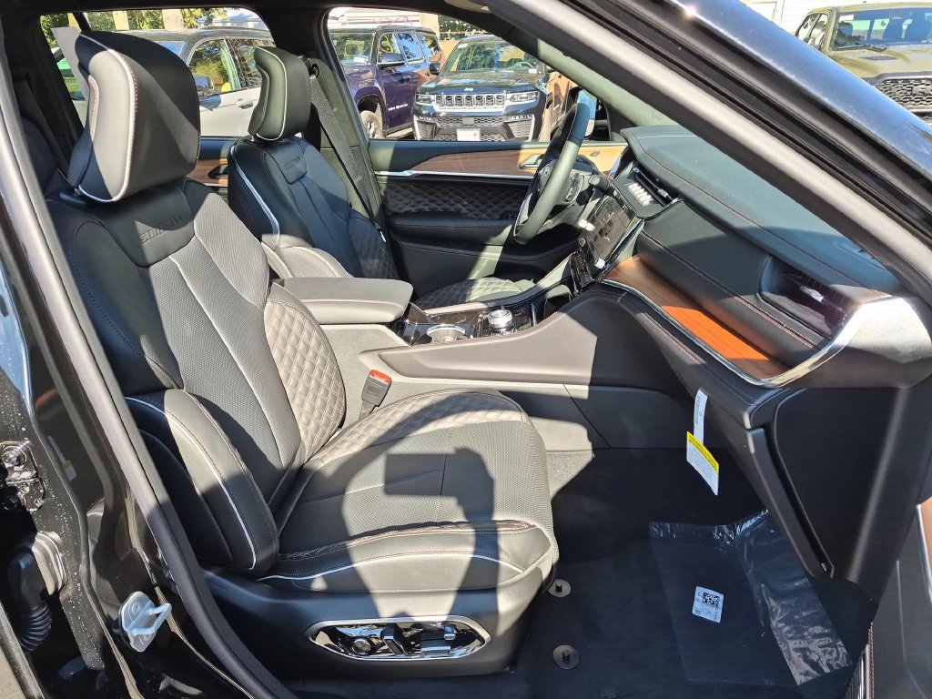 New 2027 Jeep Grand Cherokee Summit AWD/4WD image 16