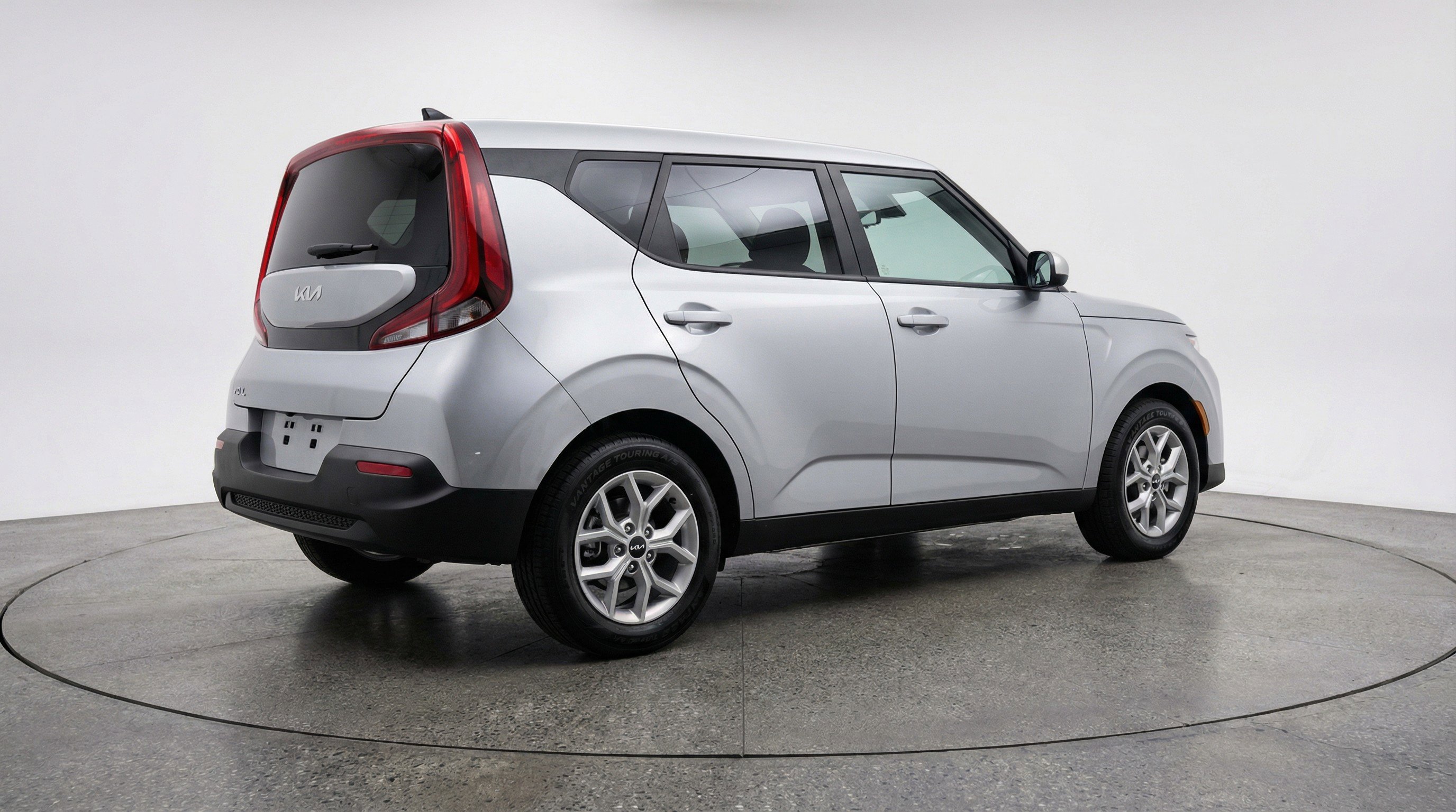 Used 2025 Kia Soul LX w/ LX Technology Package FWD image 9