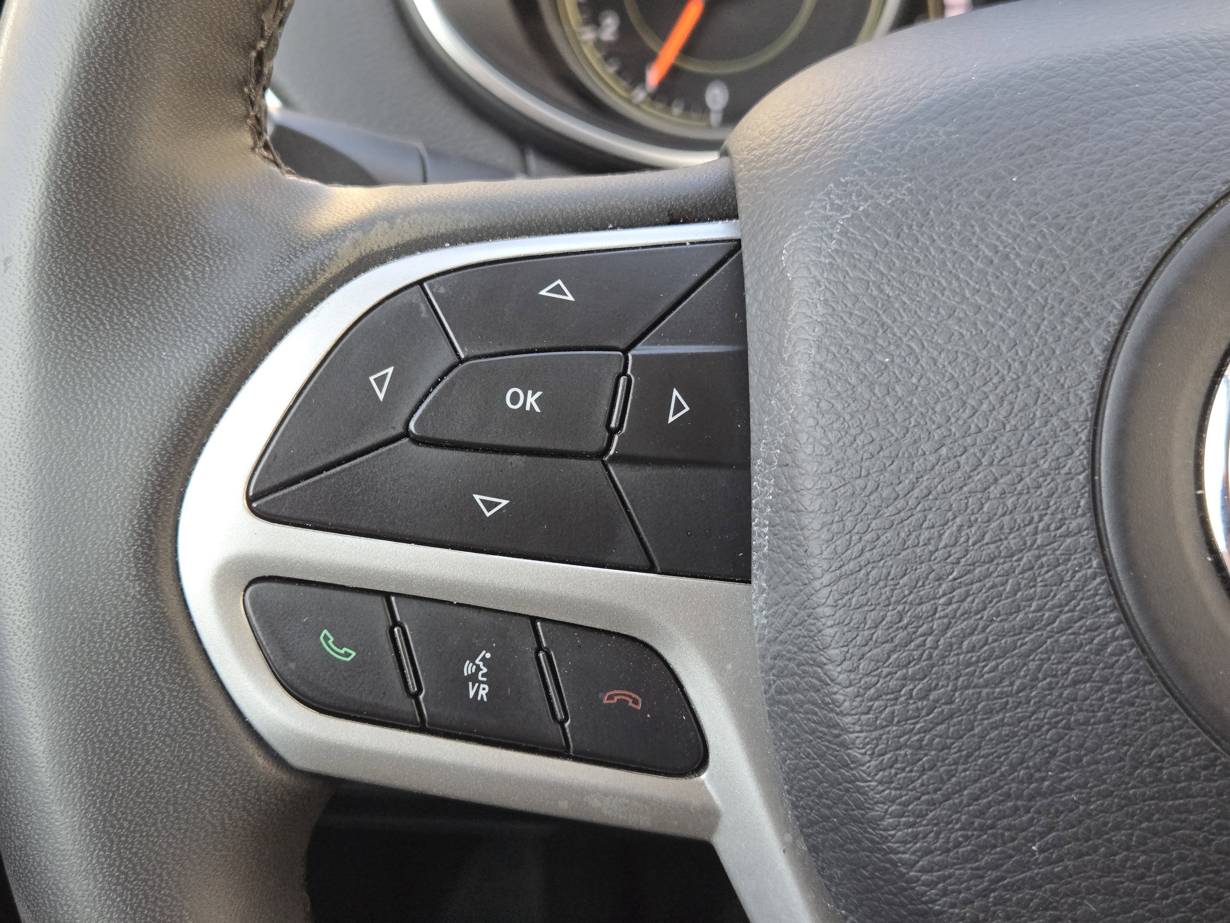 Used 2022 Jeep Cherokee Latitude image 28