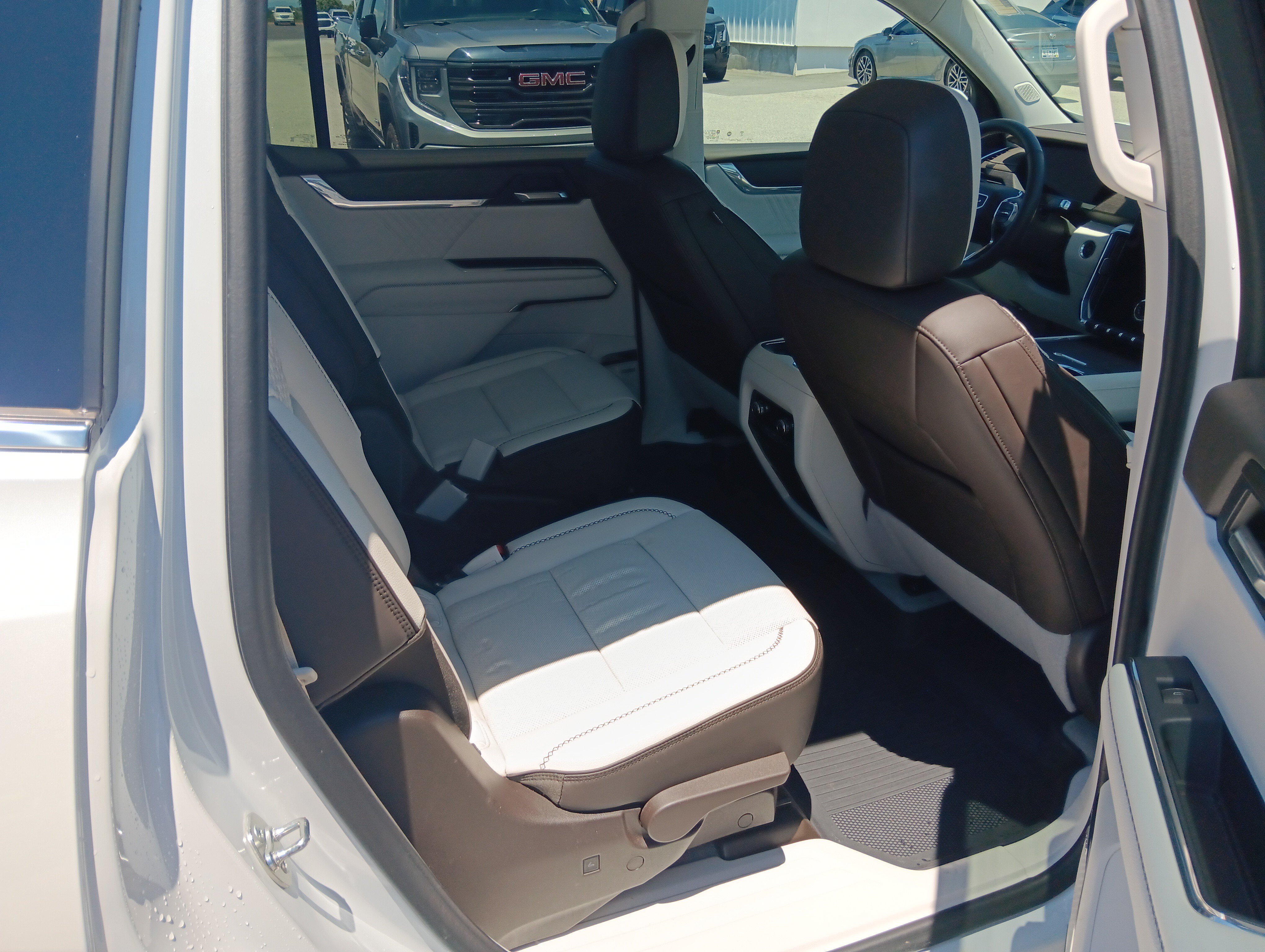 Used 2024 GMC Acadia Denali w/ LPO, Floor Liner Package FWD image 18