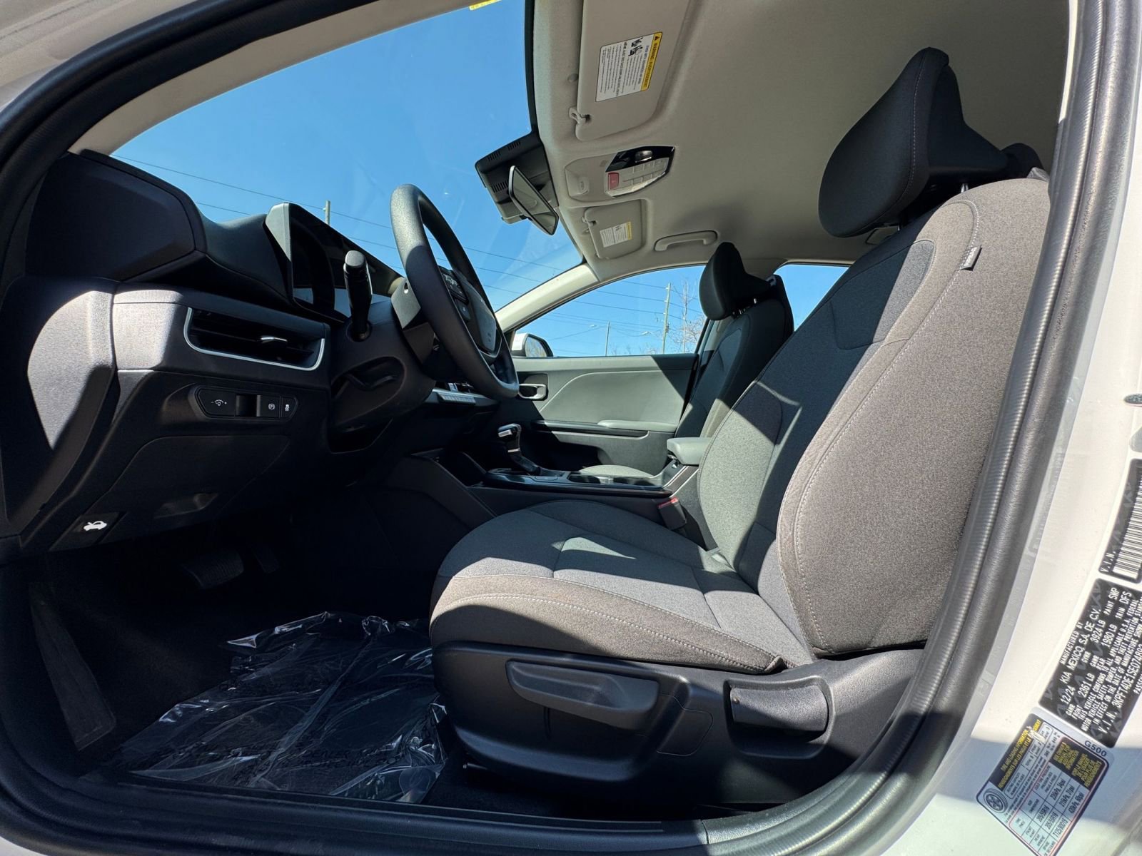 Used 2025 Kia K4 LXS image 23