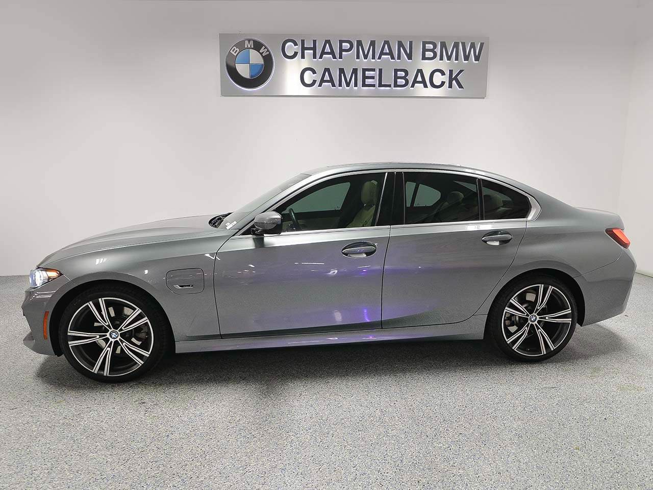 Used 2023 BMW 330e w/ Premium Package RWD image 3