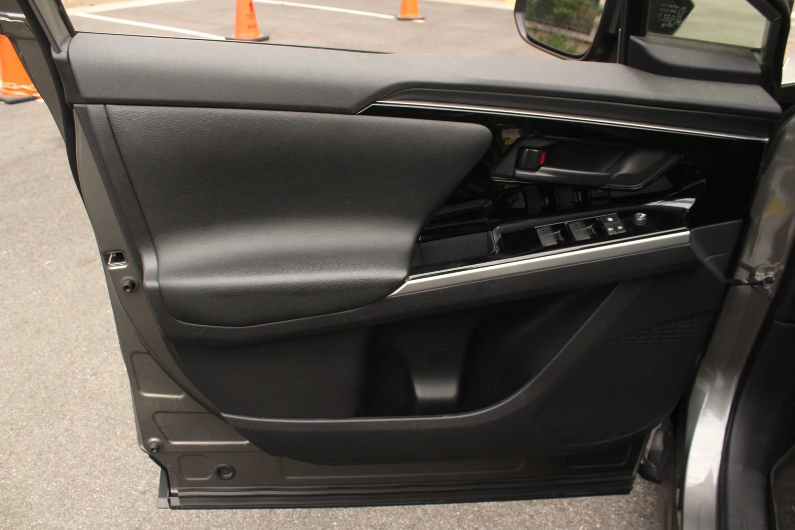 Used 2023 Toyota bZ4X AWD w/ Weather Package image 15
