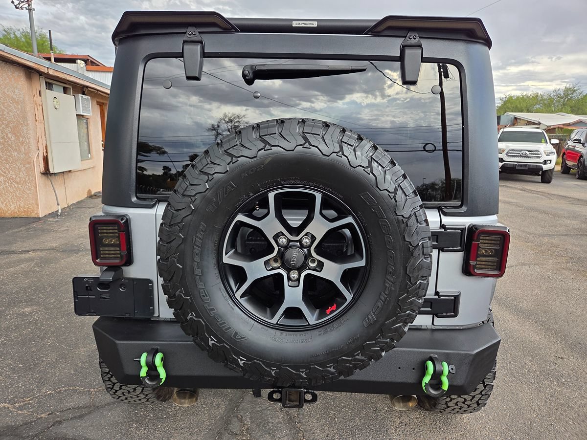Used 2018 Jeep Wrangler Unlimited Sahara w/ Connectivity Group AWD/4WD image 11
