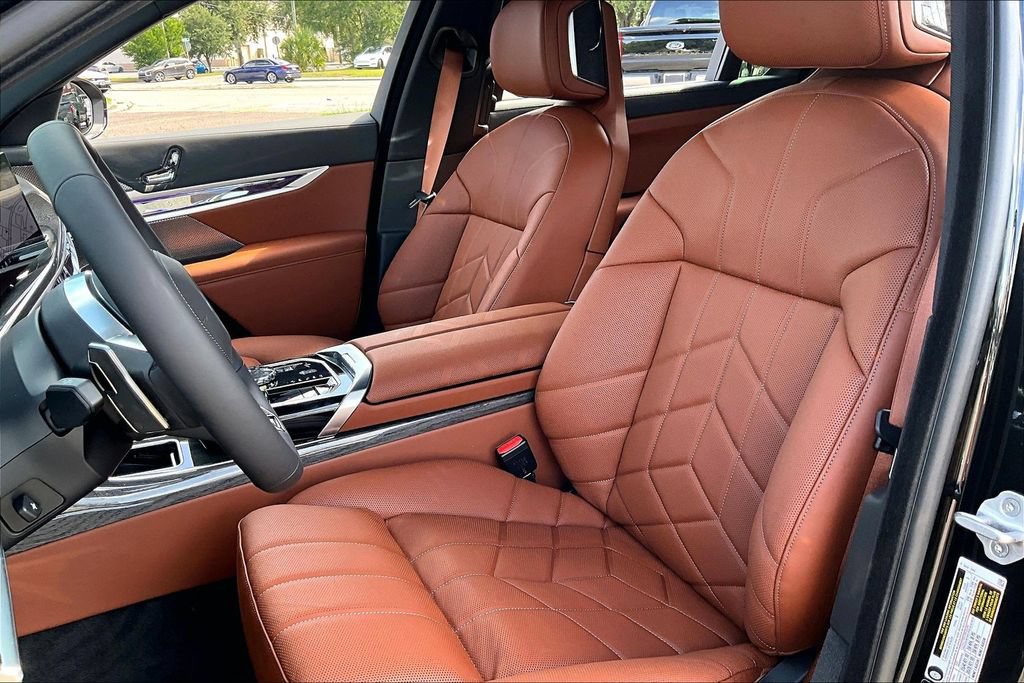 Certified 2026 BMW 760i xDrive w/ Executive Package AWD/4WD image 18