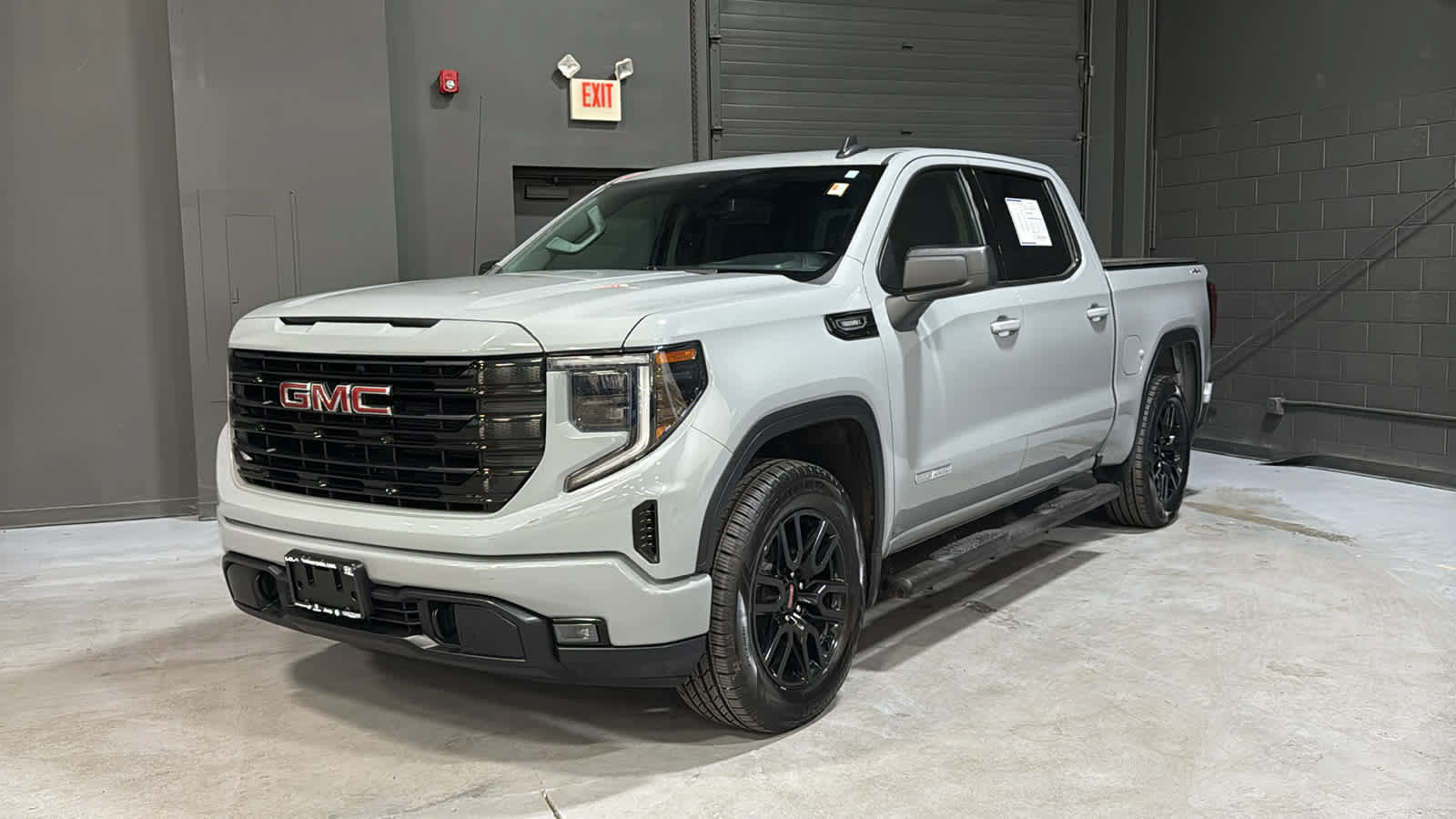 Used 2024 GMC Sierra 1500 Elevation AWD/4WD image 3