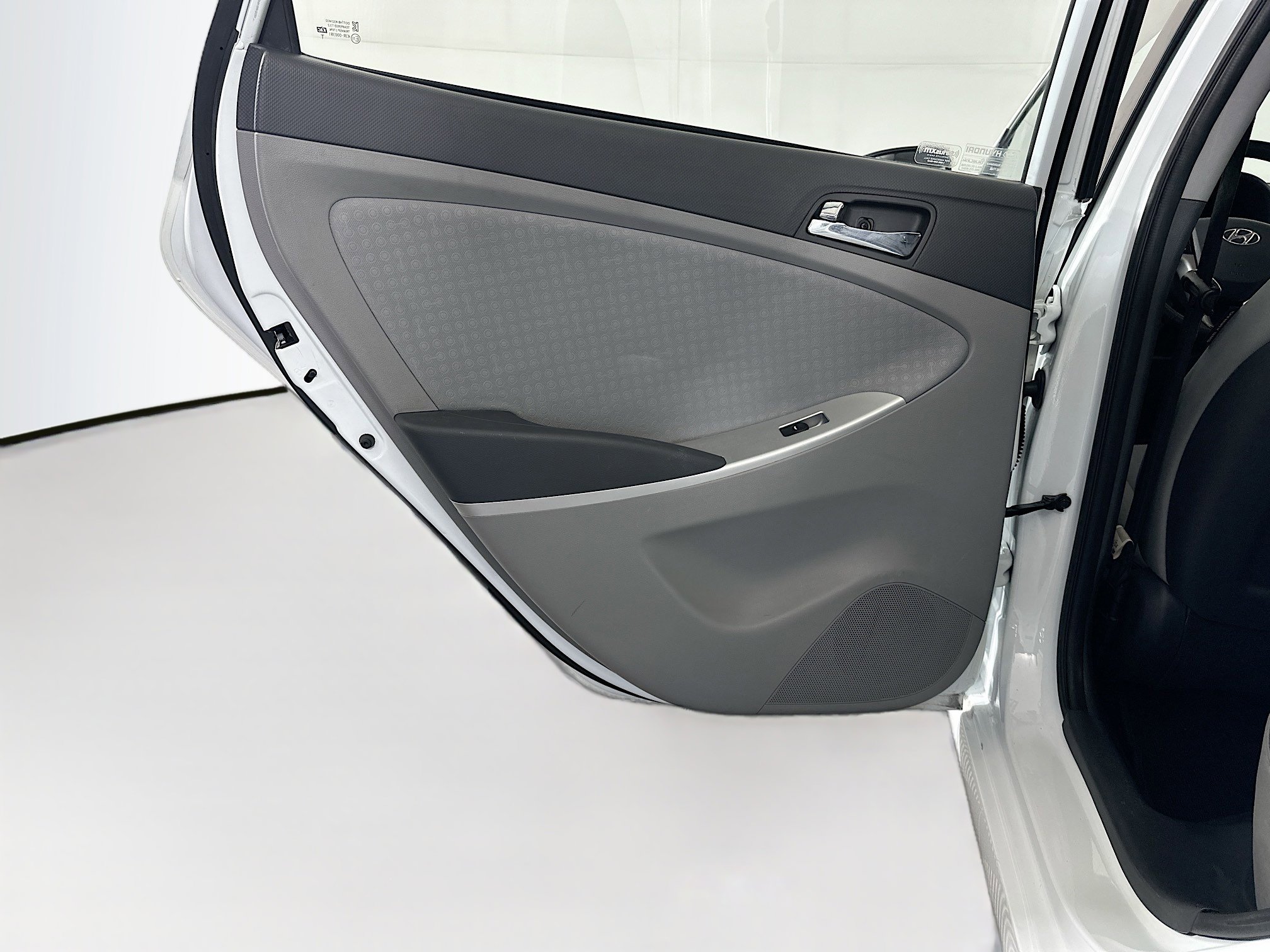 Used 2014 Hyundai Accent SE image 23